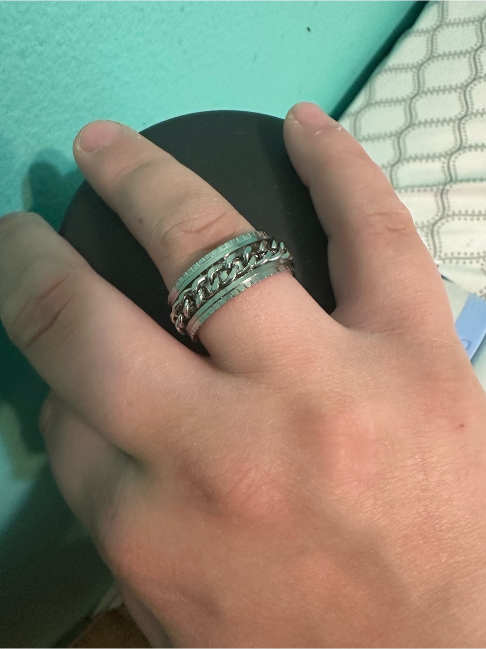 Slice fidget ring with sliver chain
